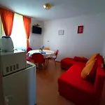 Apartma Domacija Za Robom
