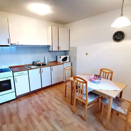 Domacija Za Robom Apartmán *