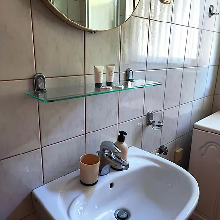 Apartment Domacija Za Robom *