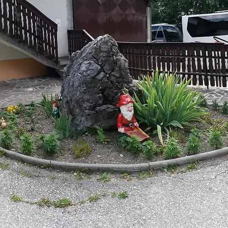 Domacija Za Robom